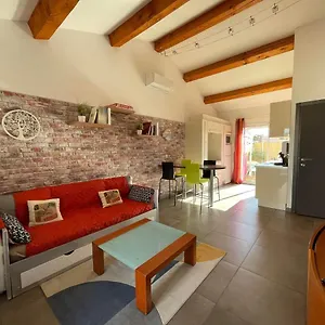 Maison F2, Neuve Au Calme Avec Jardinet La Crau