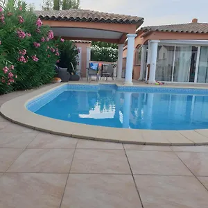 Notre Dame Plain Pied Avec Piscine Privee 8 Personnes La Crau